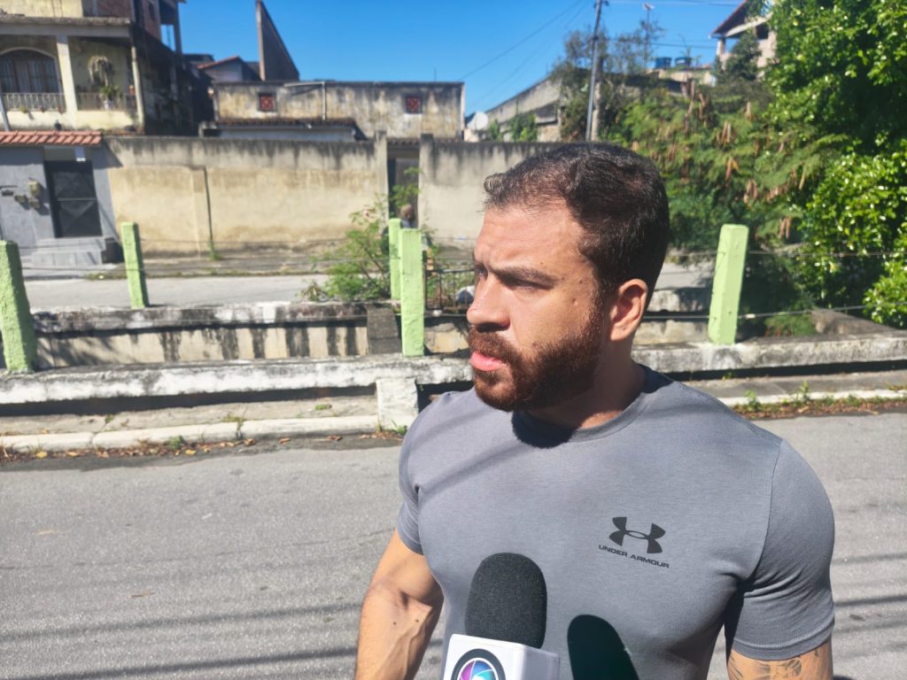 Moradores colocam placa com alerta para 'rua do assalto' em bairro de São Gonçalo 25 WhatsApp Image 2026 08 28 at 12.49.17