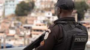 Mais de 220 policiais fazem patrulhamento contínuo em cinco comunidades da zona norte; operação ocorre após ações contra integrantes do TCP.
