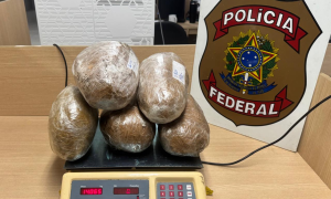 Morador de São Gonçalo é flagrado levando 14 kg de cocaína para Macaé