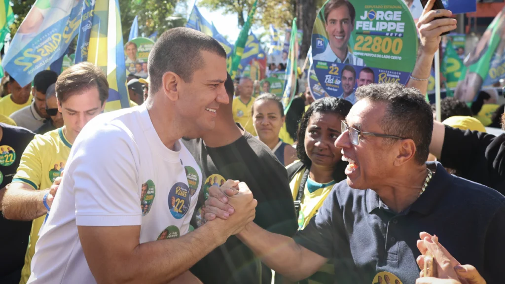 Douglas Ruas e eleitor