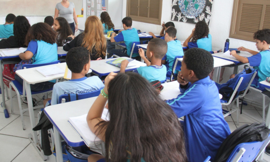 São Gonçalo suspende aulas a partir de 12h após alerta de vendaval