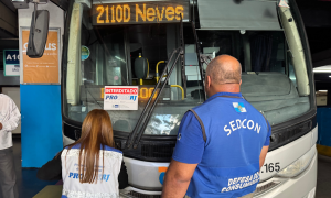 Fiscalização interdita três ônibus em terminal no Centro do Rio