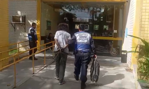 Câmera mostra acusado no forro de joalheria antes de prisão em Niterói