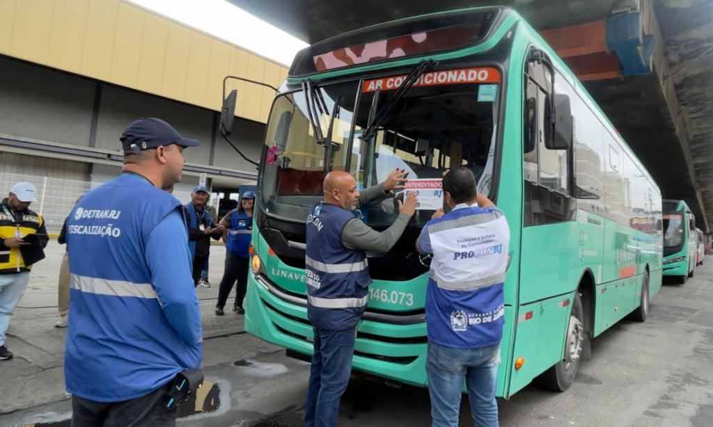 Cinco ônibus são retirados de circulação por irregularidades em Nova Iguaçu