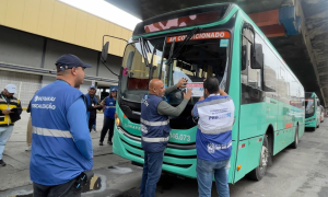 Cinco ônibus são retirados de circulação por irregularidades em Nova Iguaçu