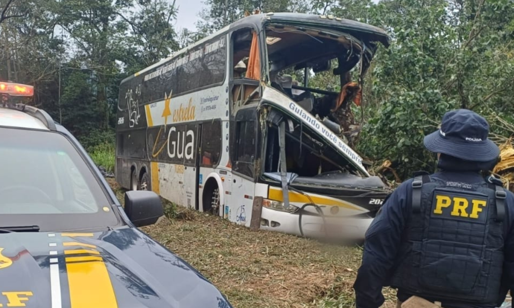 Número de mortos em acidente com ônibus na BR-040 sobe para 10