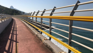 Ondas de até 2,5 metros deixam a orla do Rio em alerta e provocam a interdição de trecho da Ciclovia Tim Maia nesta terça-feira.