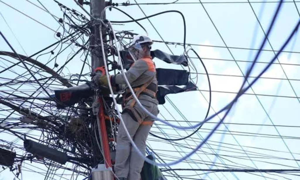 'Gatos' de energia são encontrados em três comércios de São Gonçalo