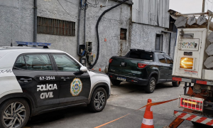 Polícia retira gatos de energia em São Gonçalo