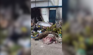 Porta da Cedae vira ponto de descarte irregular de lixo em São Gonçalo