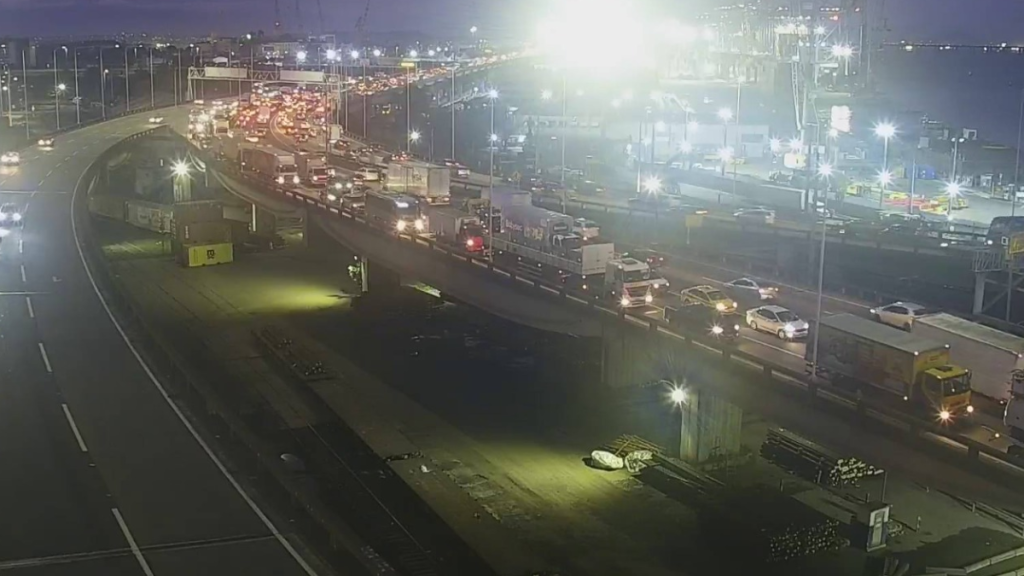 Motoristas devem ficar atentos ao alerta de ventania na Ponte Rio-Niterói