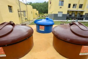 Prefeito Rodrigo Neves durante entrega de obras no Condomínio Zilda Arns, no Fonseca, em Niterói