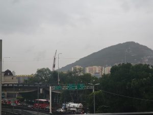 Defesa Civil mantém monitoramento nesta sexta-feira (11), enquanto motoristas enfrentam lentidão em vias de Niterói e São Gonçalo.