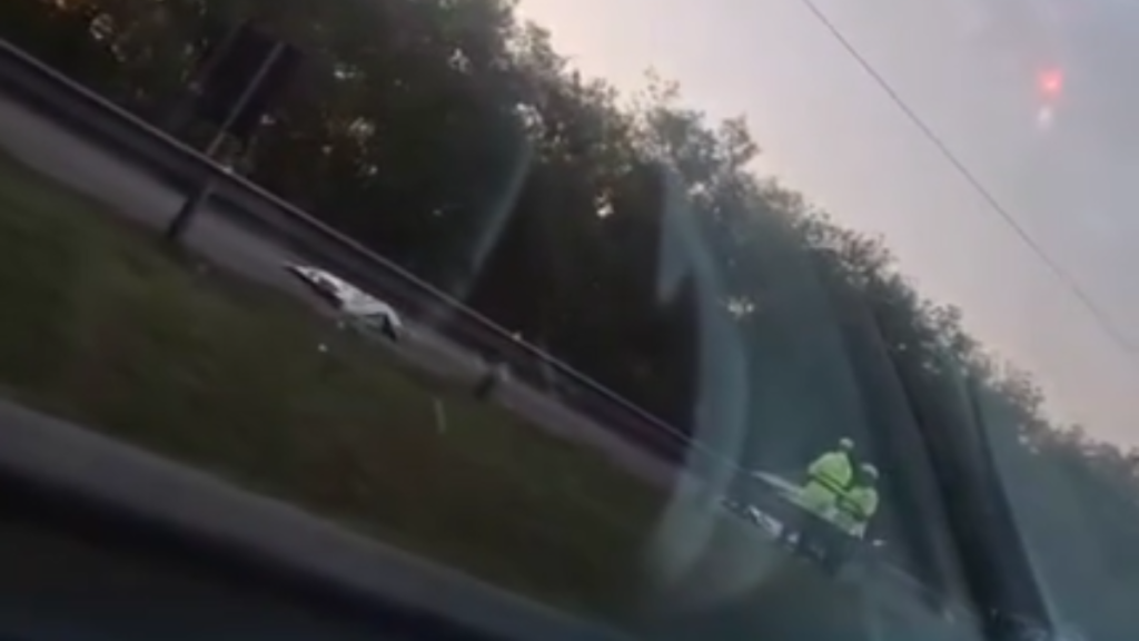 Acidente entre moto e caminhão deixa dois mortos na BR-101, em São Gonçalo
