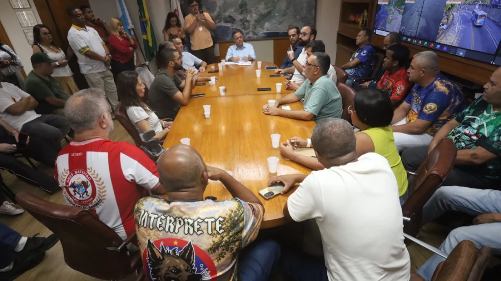 carnaval niteroi reuniao luciana carneiro ascom