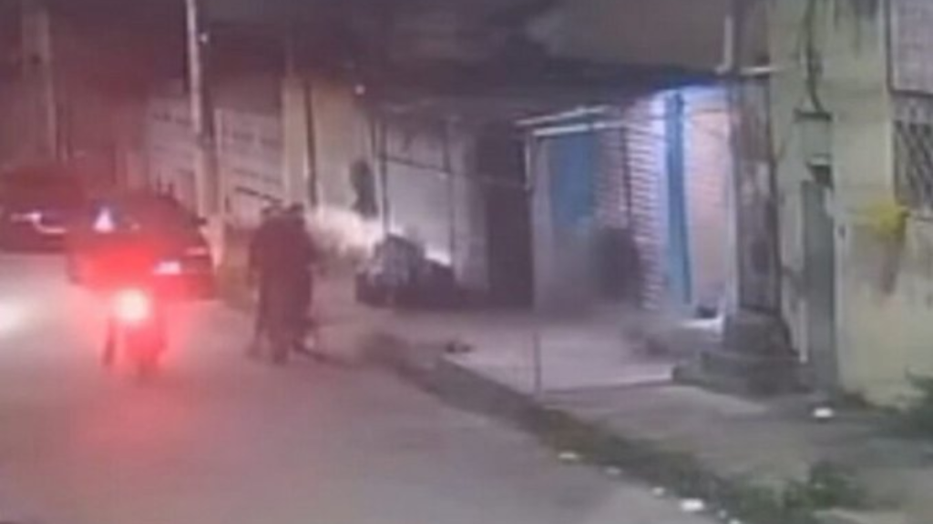 Veja o momento em que comerciante é morto a tiros em São Gonçalo