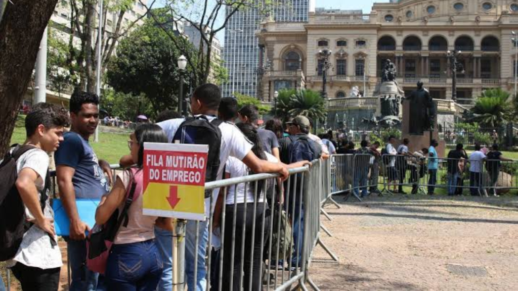 Desemprego cai para 5,3% no Brasil e atinge menor nível para agosto