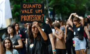 Greve leva professores de escolas particulares às ruas do Rio