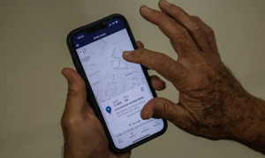 Notificações orientam eleitores sobre local de votação, serviços eleitorais e combate à desinformação antes do primeiro turno, em 4 de outubro.