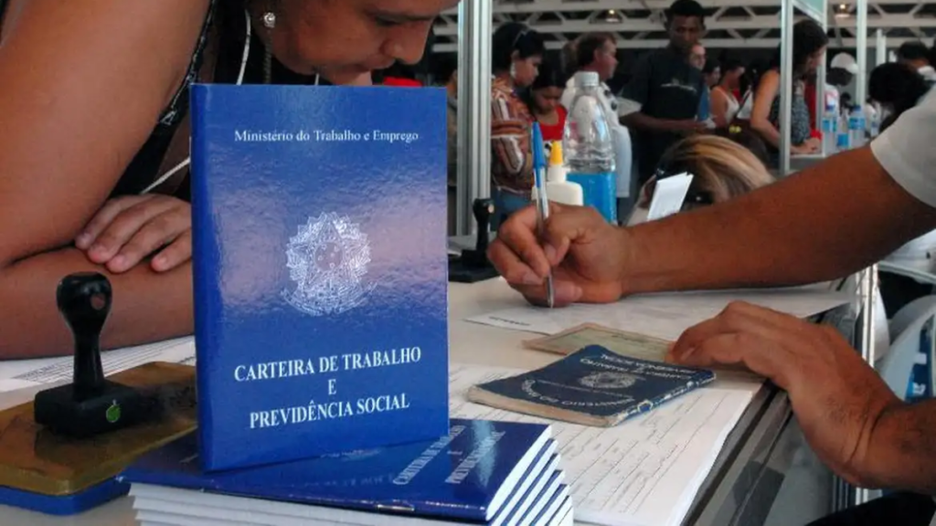 Desemprego cai para 5,3% no Brasil e atinge menor nível para agosto
