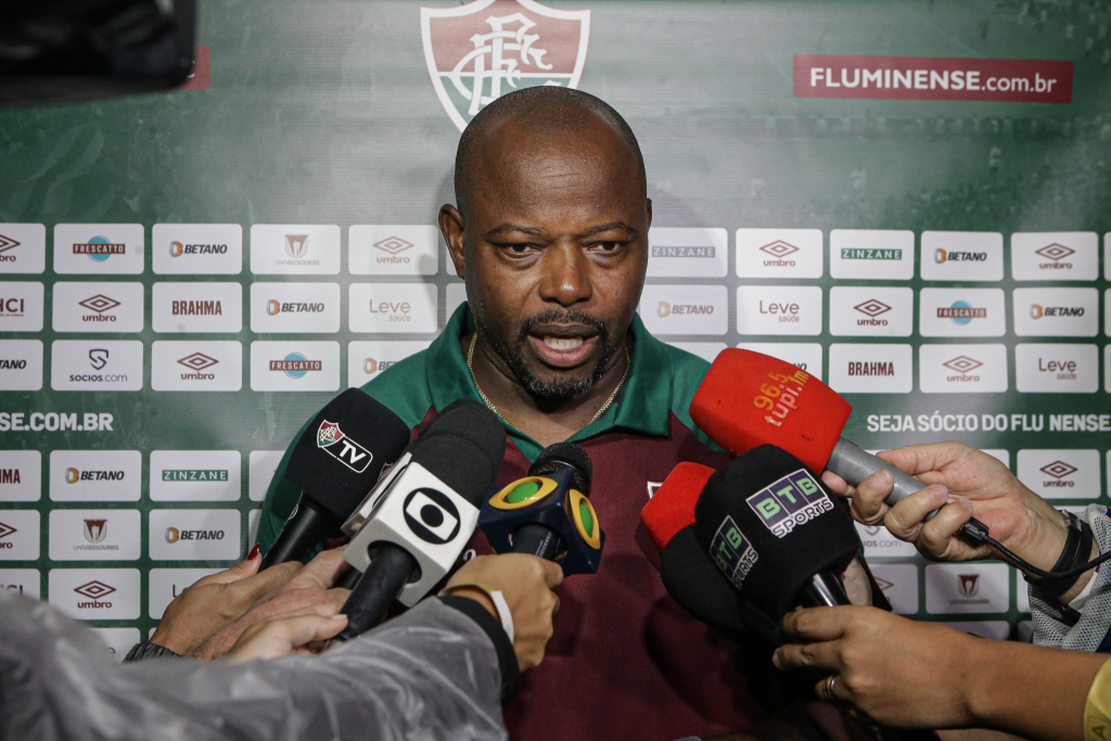 Jogadores estão com dois cartões amarelos e podem desfalcar o Tricolor no Fla-Flu caso sejam advertidos no Maracanã.