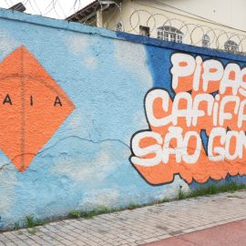 São Gonçalo ganha painel artístico de 50 metros em homenagem à tradição das pipas e cafifas