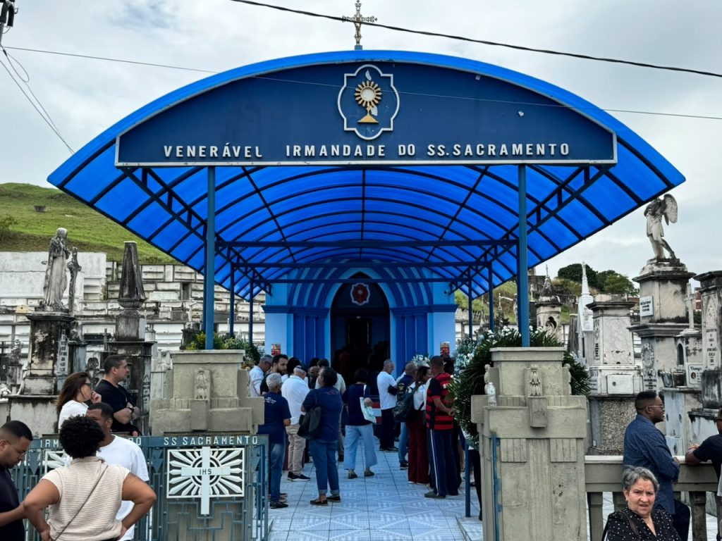 Niterói dá adeus ao Seu Mário, fundador do Caneco Gelado: 'Ele era sensacional' 25 Enterro Seu Mario 2