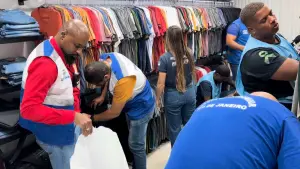 Mais de 740 roupas falsificadas são apreendidas em loja no Rio