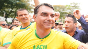 Site oferece criptomoedas por apoio a Flávio Bolsonaro, campanha nega