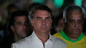 Flávio Bolsonaro fugiu para os Estados Unidos, dizem aliados