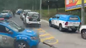 Confronto começou durante patrulhamento na Rua Guilherme Moreira; policial do 18º BPM também foi baleado e precisou ser levado ao Hospital Lourenço Jorge.