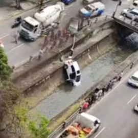 Carro cai no canal do Rio Maracanã após acidente; mulheres são resgatadas