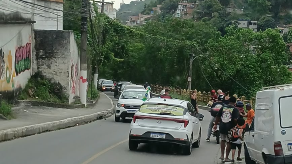 Colisão entre motos deixa ferido na 'Garganta', em Niterói