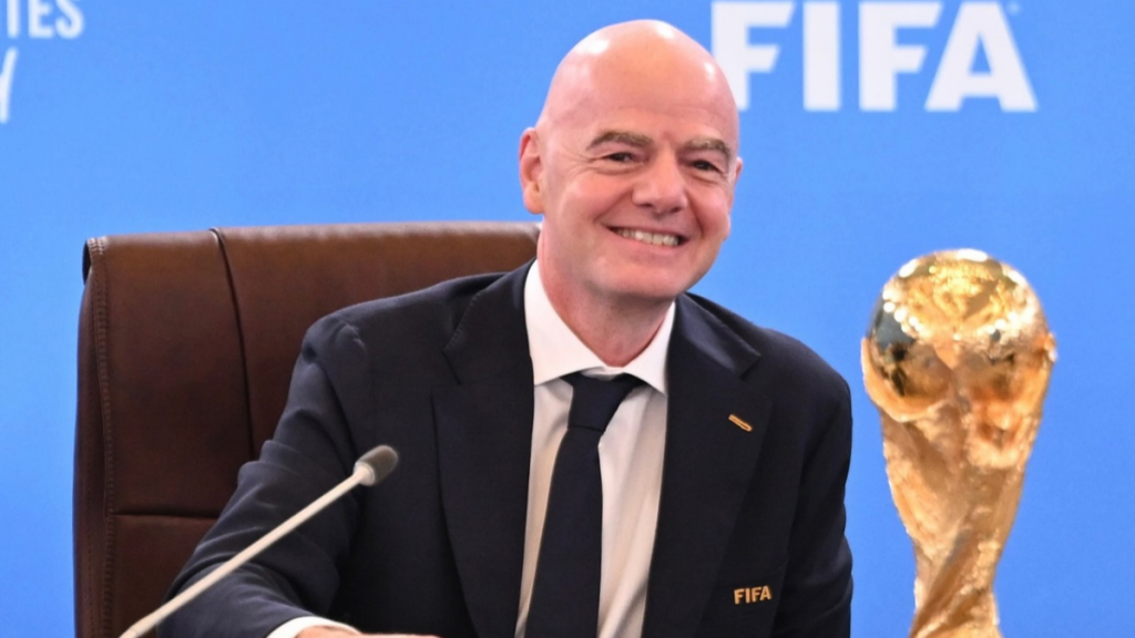 Uefa cobra Infantino por plano de vender parte dos negócios comerciais da Copa do Mundo