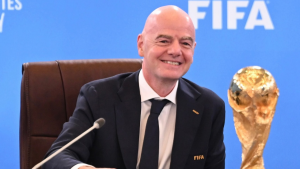 Uefa cobra Infantino por plano de vender parte dos negócios comerciais da Copa do Mundo
