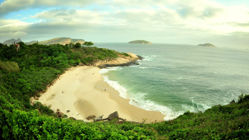 Praia do Sossego mantém Bandeira Azul pelo sexto ano seguido em Niterói