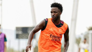 Vini Jr. corre risco de suspensão após ser expulso contra o Villarreal e pode desfalcar o Real Madrid no clássico contra o Barcelona em 25 de outubro.