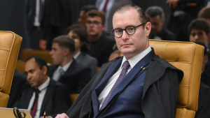 Zanin cobra pareceres sobre pedido de 2º turno na eleição do Rio