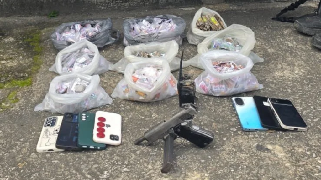 Grupo é preso com arma e drogas durante ação policial em São Gonçalo