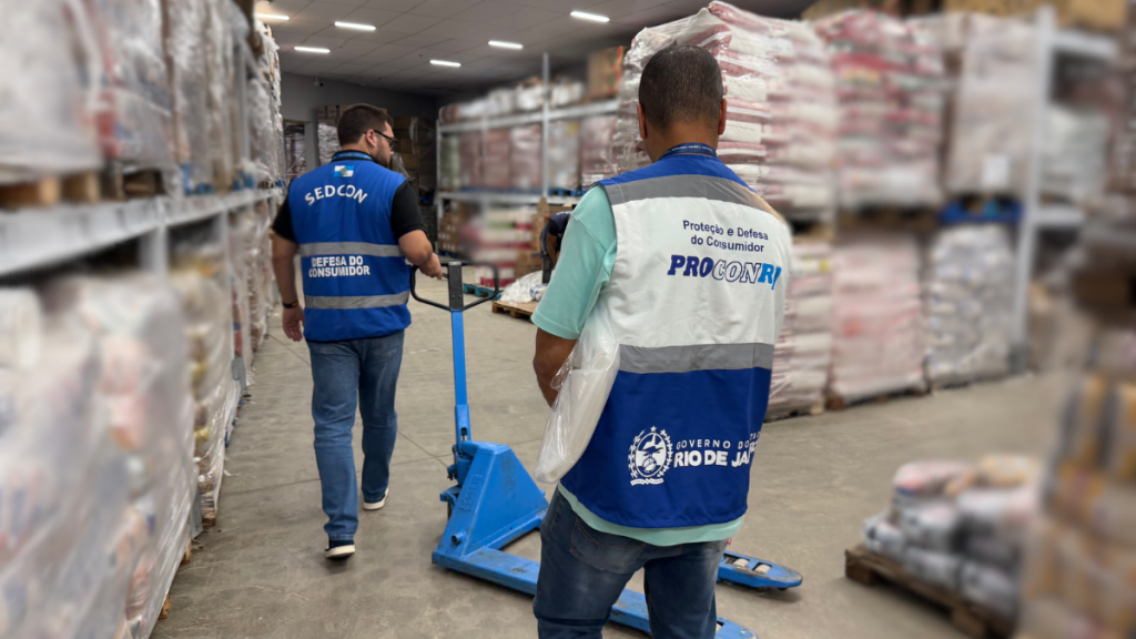 Fiscalização apreendemais de 45 toneladas de arroz suspeito de irregularidade no Rio