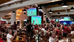 torcida do Flamengo no Mercado Municipal de Niterói com Léo Moura