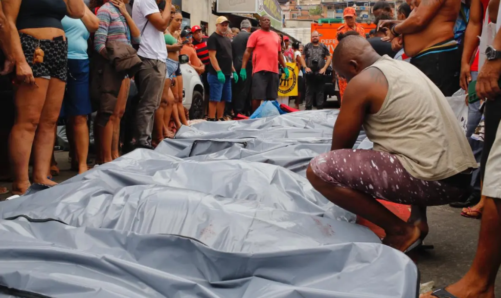 Um ano após a Operação Contenção no Rio, MPRJ analisa provas de 121 mortes e investiga denúncias de tortura, execução e irregularidades policiais.