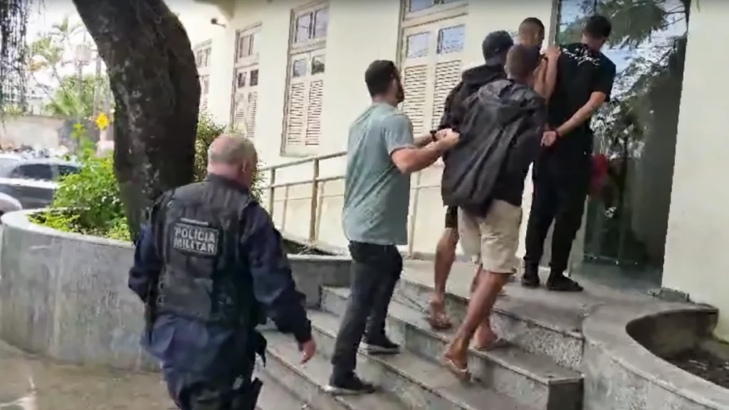 trio de traficantes é preso em niterói