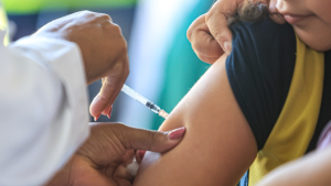 Casos de vírus respiratórios crescem no Brasil, alerta boletim da Fiocruz
