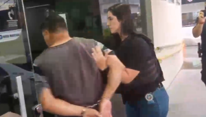 Investigação da 82ª DP reúne dois registros contra o homem, incluindo uma denúncia envolvendo uma criança; polícia busca possíveis novas vítimas.