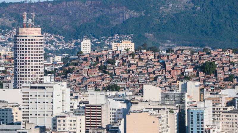 Sete homens foram detidos em tarde ação da PM em comunidades de Niterói. Foto: Morro do Estado